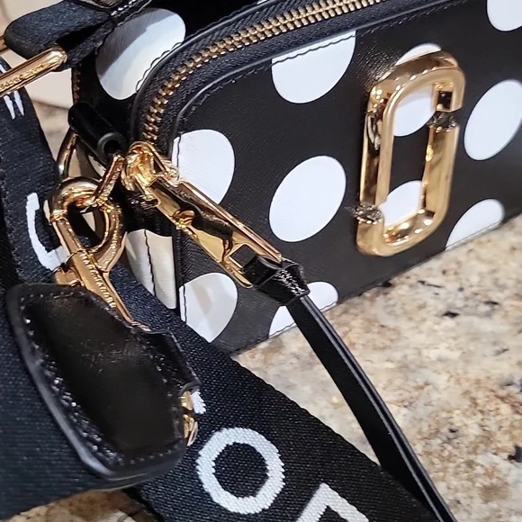 Marc Jacobs Black and White Dot Small Snapshot Camera Bag - Picture 3 of 8